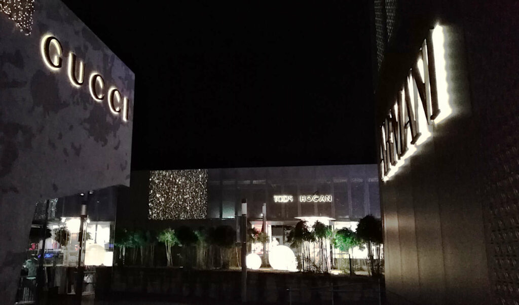 Gucci outlet, Armani outlet....