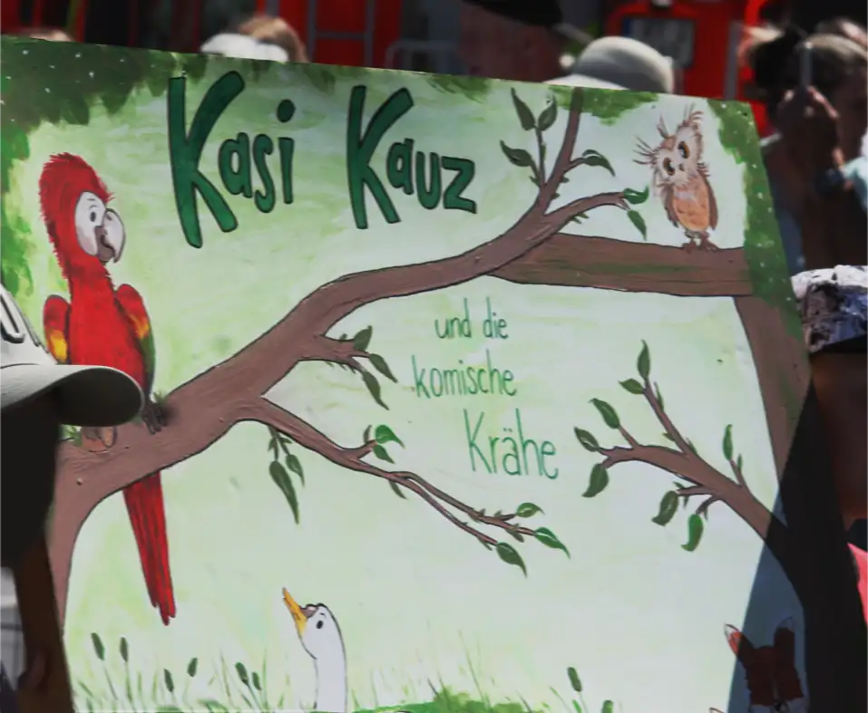 Kasi Kauz und die komische Krähe.
Kiga Motto beim Stadt- und Heimatfest.
