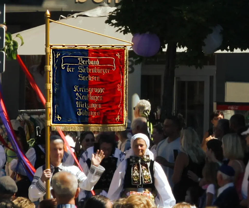 Die Gruppe der Siebenbürger Sachsen auf dem Festzug beim Stadt- und Heimatfest in Metzingen.